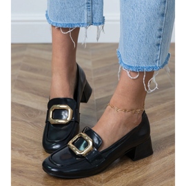 Svarta kvinnors låghöjda skor med en gyllene dekoration 2