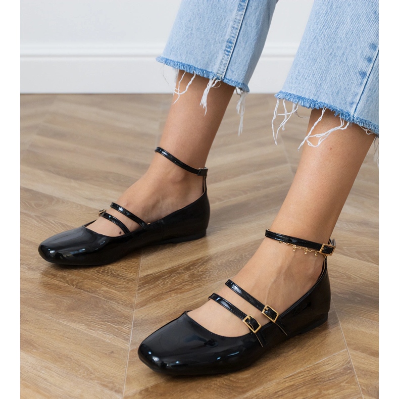 Svarta ballerinor lackerade med spännen 1