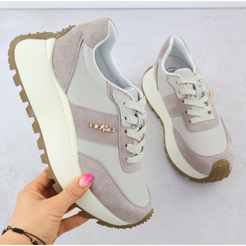 Lädersportskor på en tjock plattform Beige Filippo DP6785 1