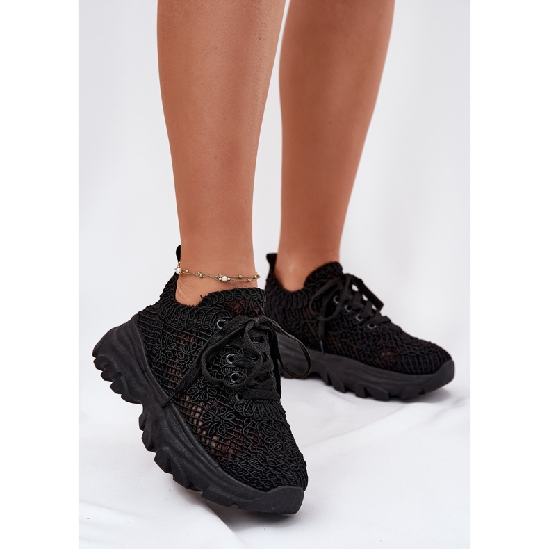 Kvinnors sneakers med en virkad svart övre 2