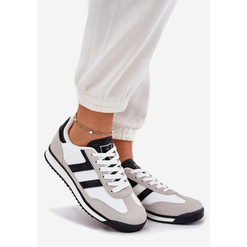 Låga kvinnors vita sneakers 1