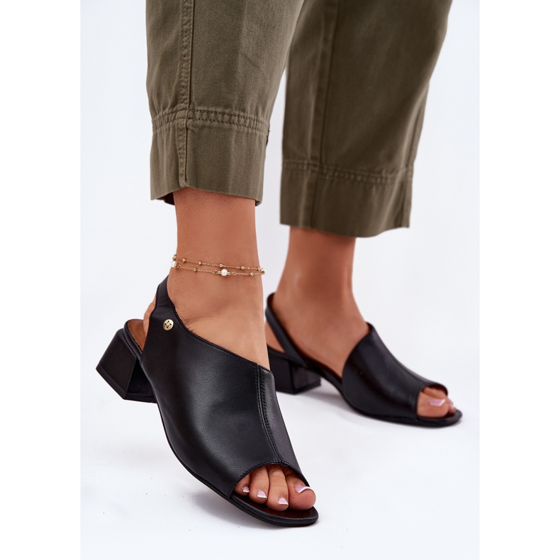 Kvinnors lädersandaler på Maciejka 06975-01 svart 2