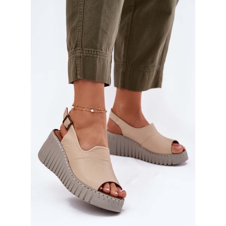 ARTIKER Kvinnors sandaler gjorda av naturläder på Wedge Artker 56C0957 Beige 2