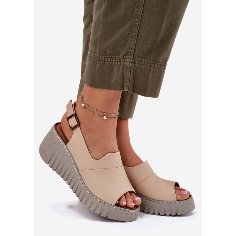 ARTIKER Kvinnors sandaler gjorda av naturläder på Wedge Artker 56C0957 Beige 1