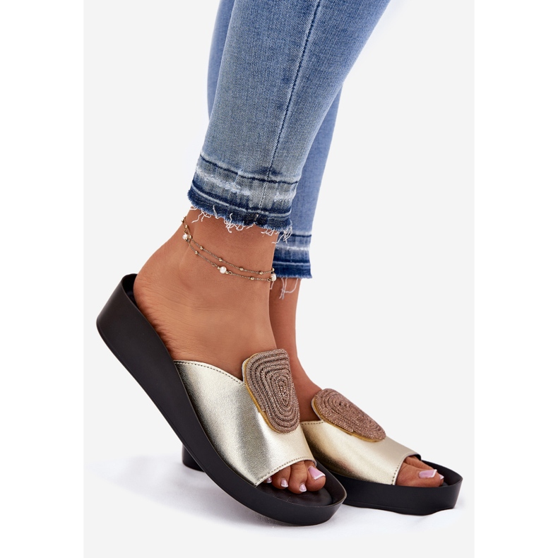 S.Barski Kvinnors läderflip-flops med en prydnad KV51-028 PLN gyllene 1