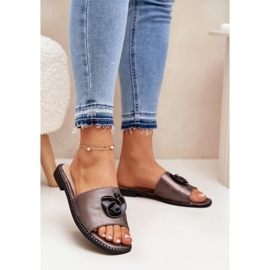 S.Barski Flatklackade kvinnors flip flops med dekorativ KV51-007 grafitdetalj silver- 2