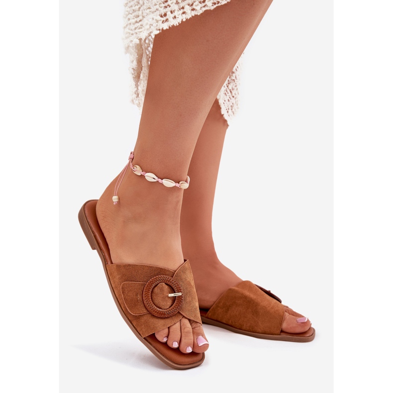 Flat -hanterade kvinnors flip flops med kamelspänne brun 1