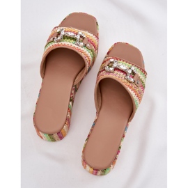 Kvinnokilar för kil med flätan och flerfärgad dekoration mångfärgad 1