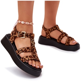 Kvinnors sandaler på plattformen med en gyllene detalj leopard brun 9