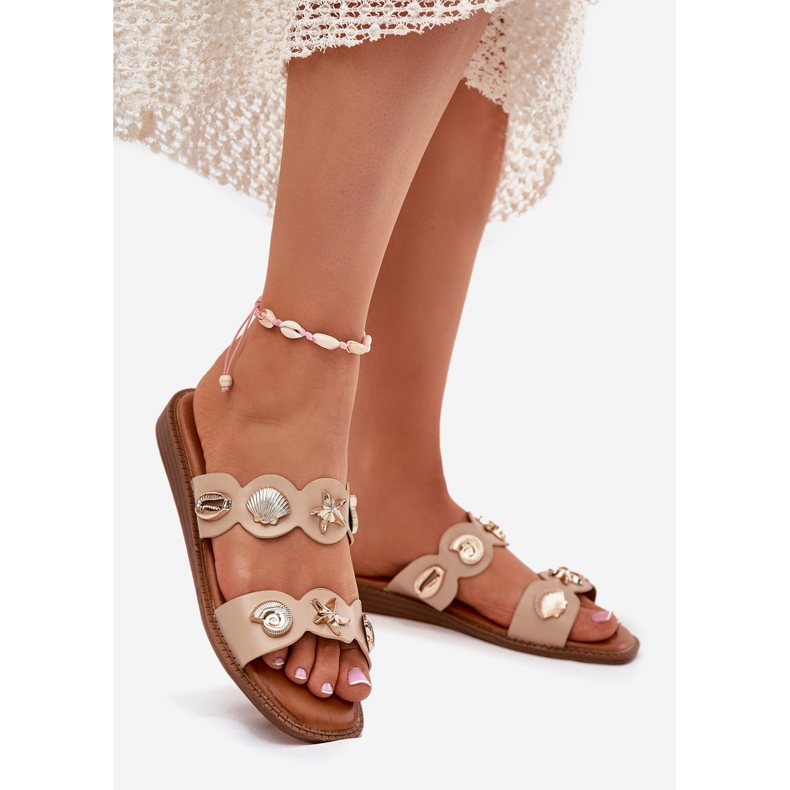 Kvinnors flip flops med gyllene stift beige 1