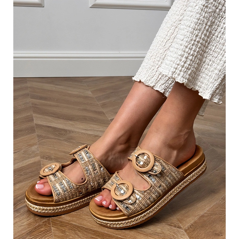 Beige flätade klaffar med paljetter på ränder 1