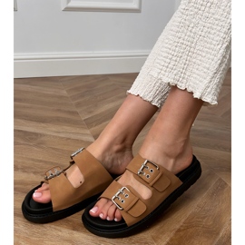Brun flip -flops med klämmor på ränder 3