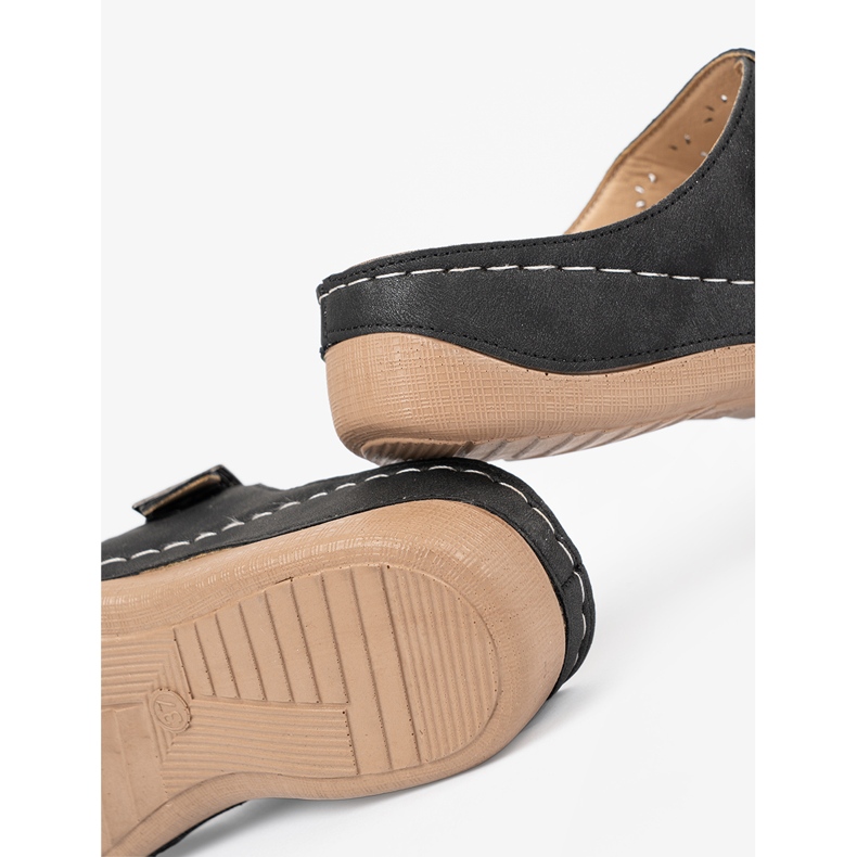 Seastar Tofflor på en låg kil med svarta klämmor 2