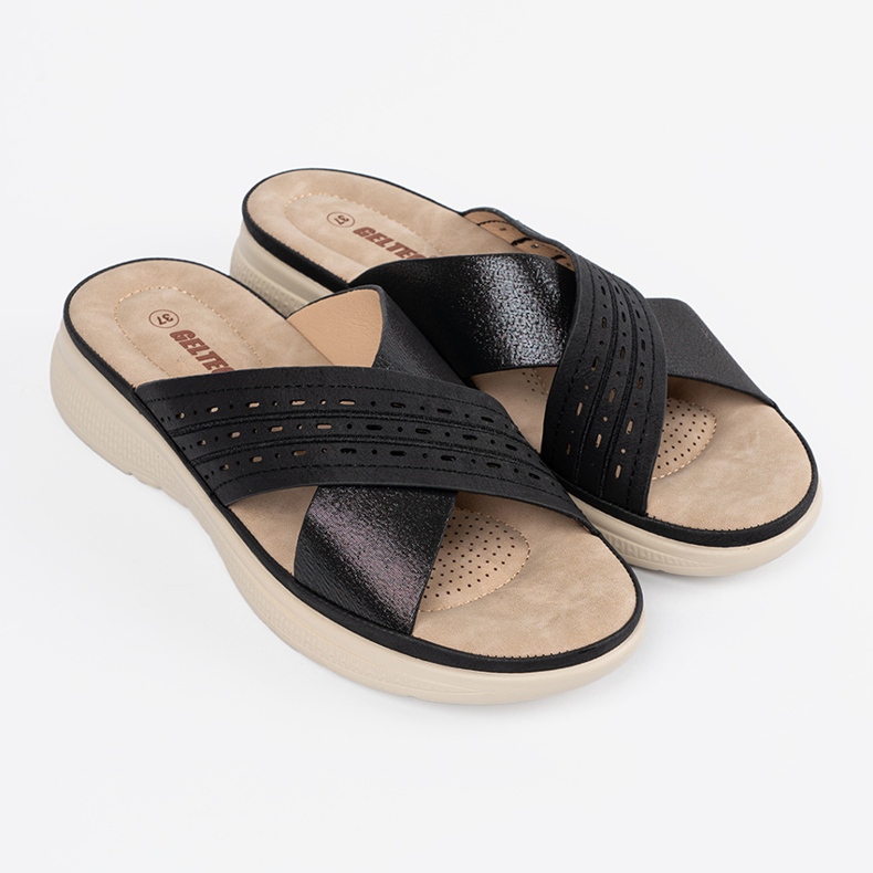 Svarta tofflor på plattformen 1