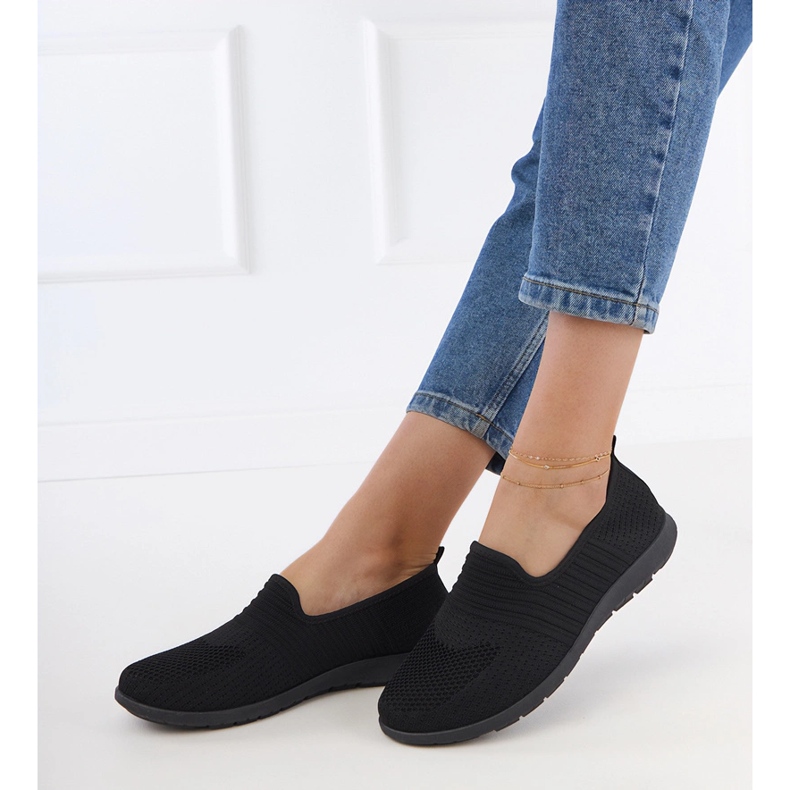 Svarta kvinnors sneakers 1