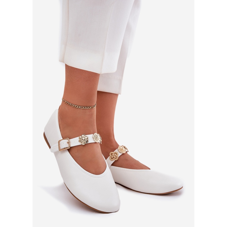 Kvinnors ballerinor med ett bälte och gyllene stift vita 1