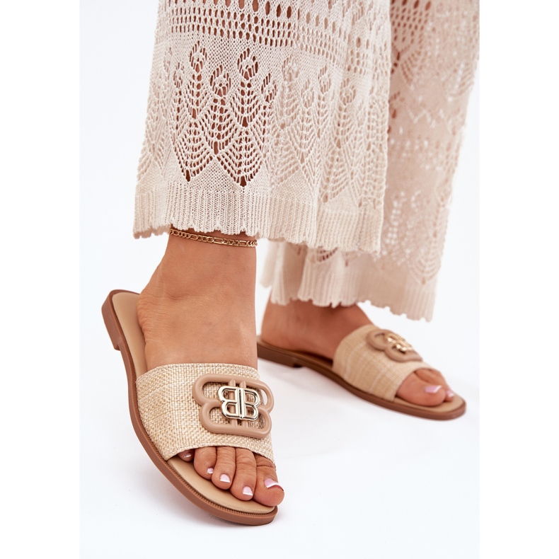 Platta kvinnors flip flops med dekorativ detalj beige 2