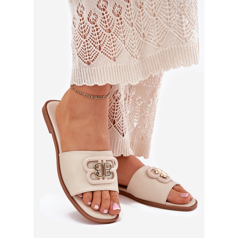 Platta kvinnors flip flops med dekorativ detalj beige 1
