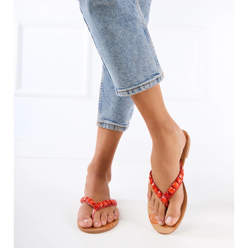 Orange flip -flops flip -flops dekorerade med stenar 1