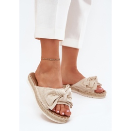 Kvinnors flip flops på plattformen med flät och beige bow 2