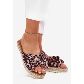 Kvinnors flip flops på plattformen med flätan och bågbågen brun 1