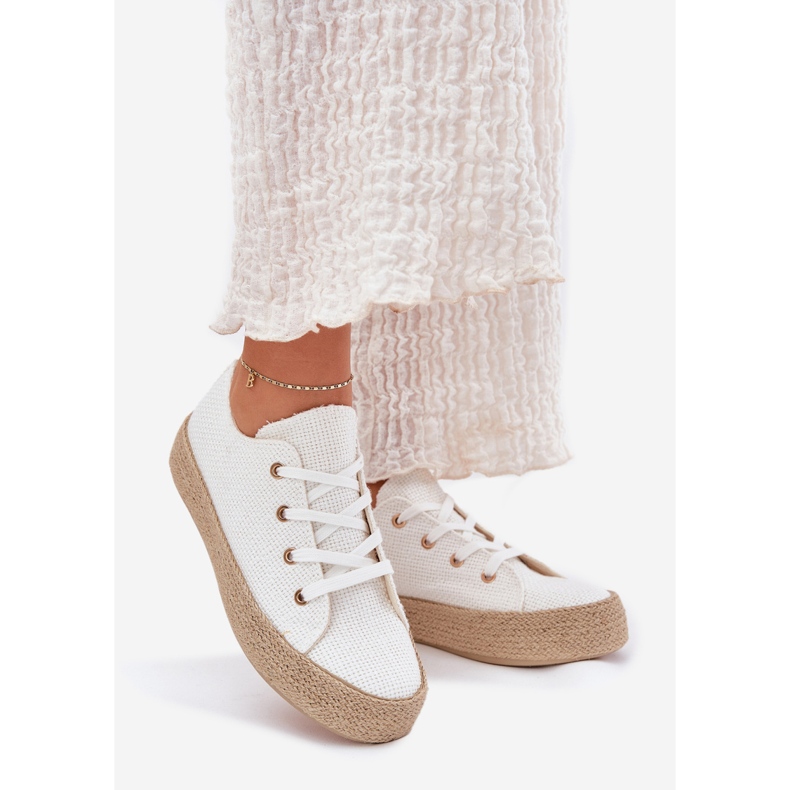 Kvinnors sneakers på plattformen med vit fläta 1