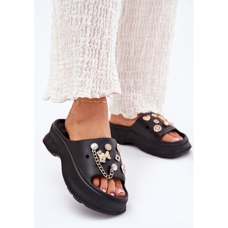 Kvinnors skum flip flops med gyllene stift svarta stift 2