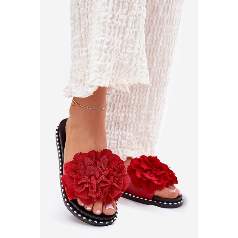 Kvinnors flip flops med materiella blommor röda 1