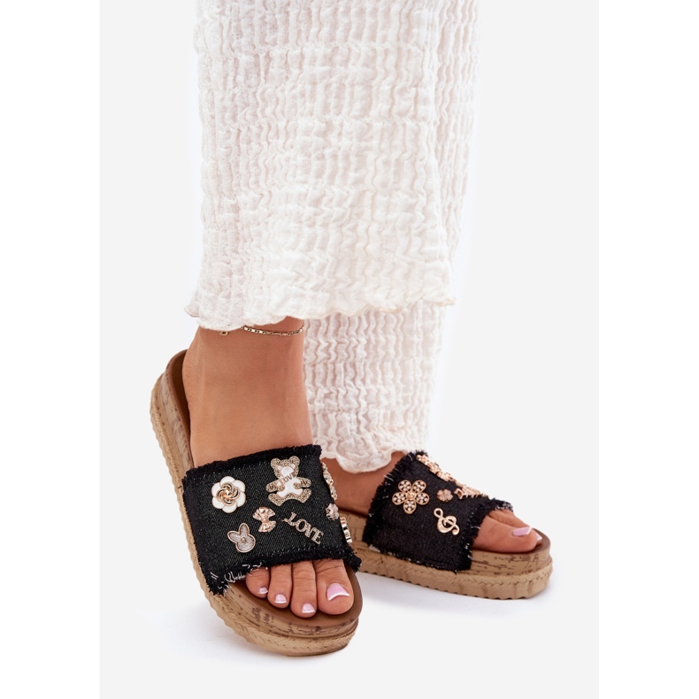 Kvinnors flip flops med gyllene stift på plattformen svart 1