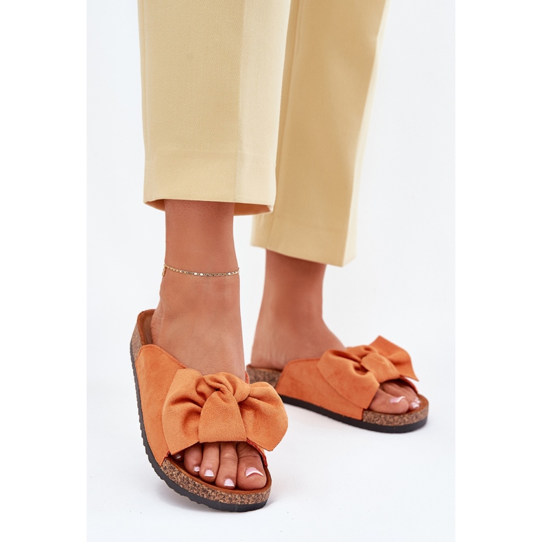 Kvinnors flip flops på korksulan med en orange båge 2
