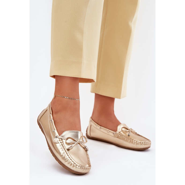 Kvinnors eko läder gyllene loafers med en båge 2