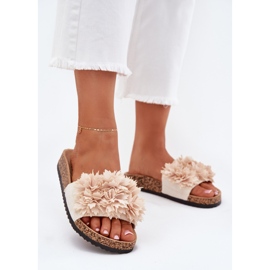 Kvinnors flip flops på en korksula med dekorativa blommor beige 2