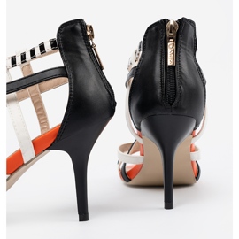 Shelvt Sandaler på höga och vita remmar mångfärgad 1