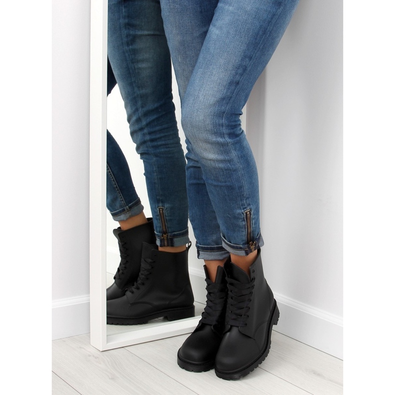 Svarta stövlar snörade svarta D56P svarta 2