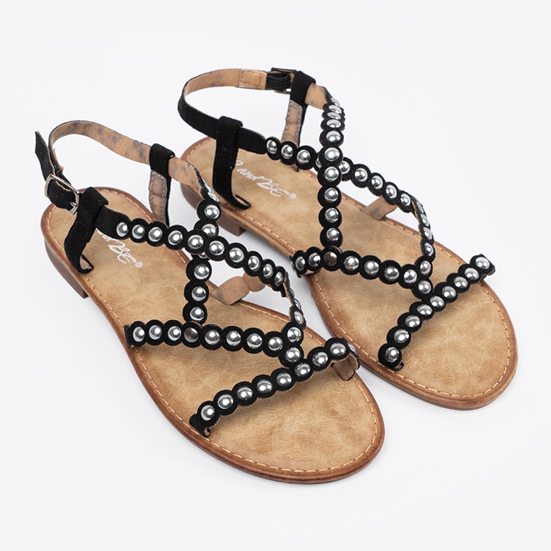 Svarta sandaler dekorerade med dubbar 2