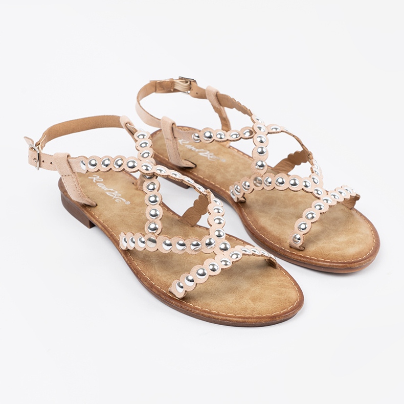 Beige sandaler dekorerade med strass 1