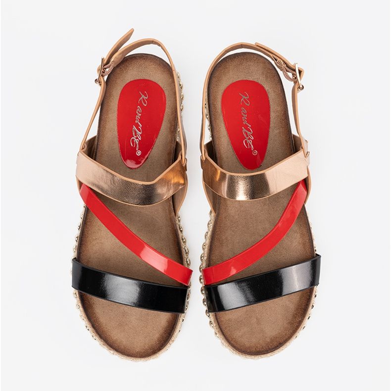 Kvinnors sandaler med en dekorerad sula gyllene 2