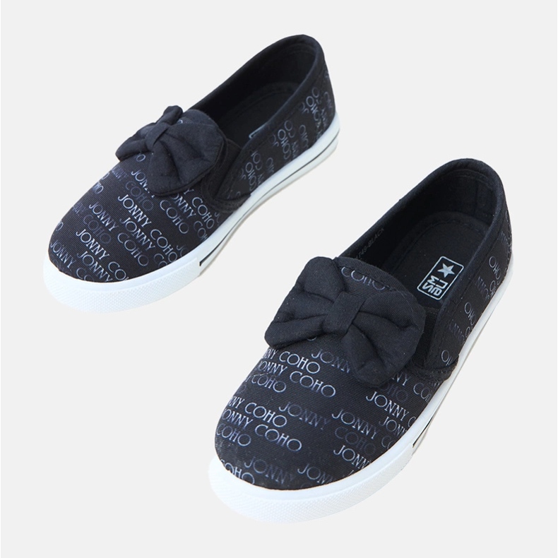 Svarta barns sneakers med en båge 1