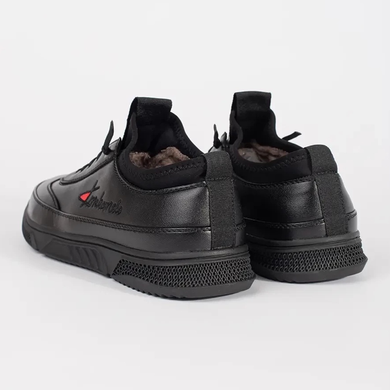 Svarta sportskor isolerade 1