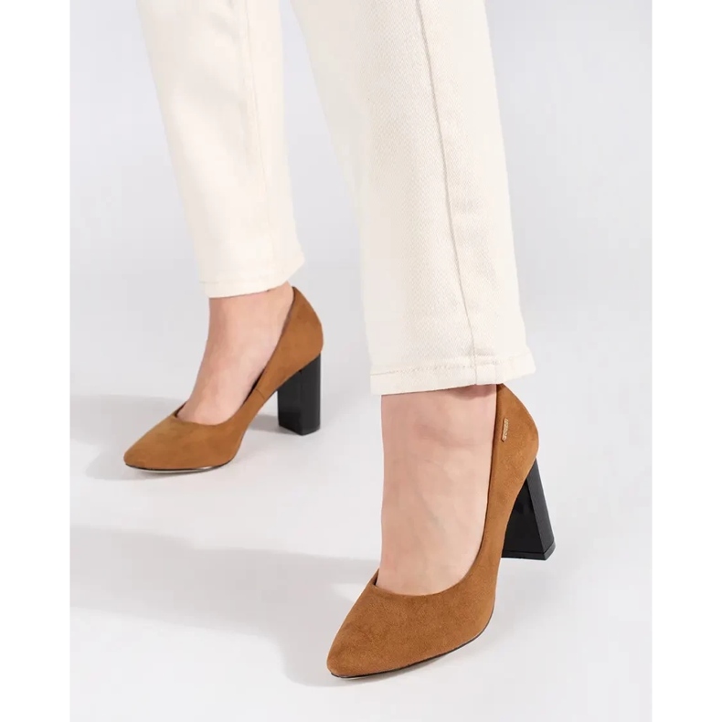 Goodin Bruna pumpar på pelaren 2