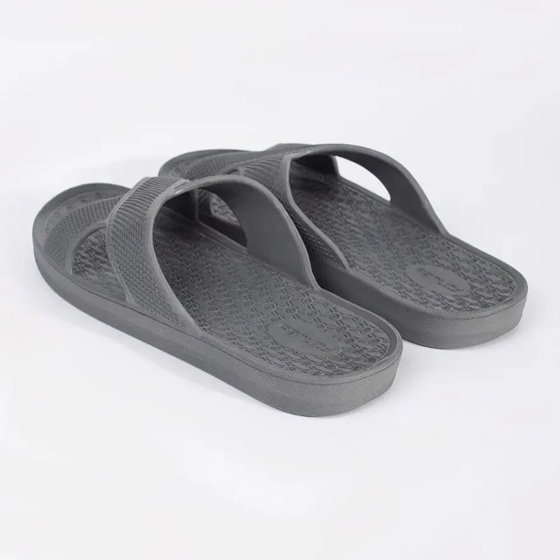 Grå mäns pool flip flops 1