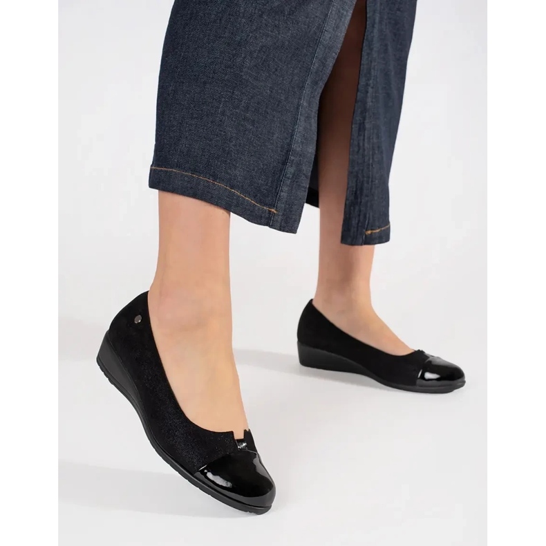 Goodin Svarta skor med en lackerad tå 1