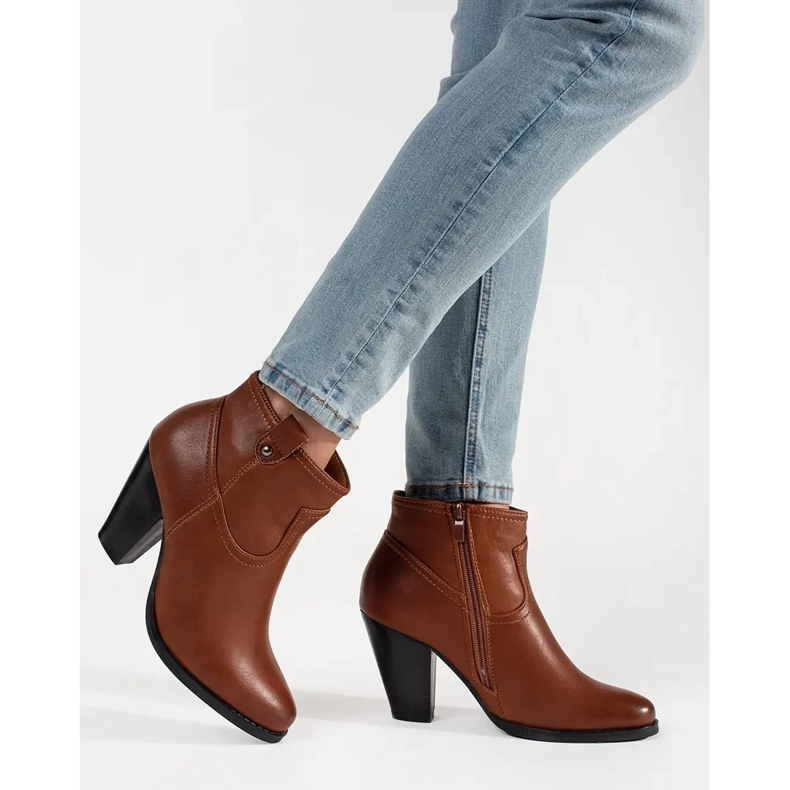 Bruna höga klackar 2