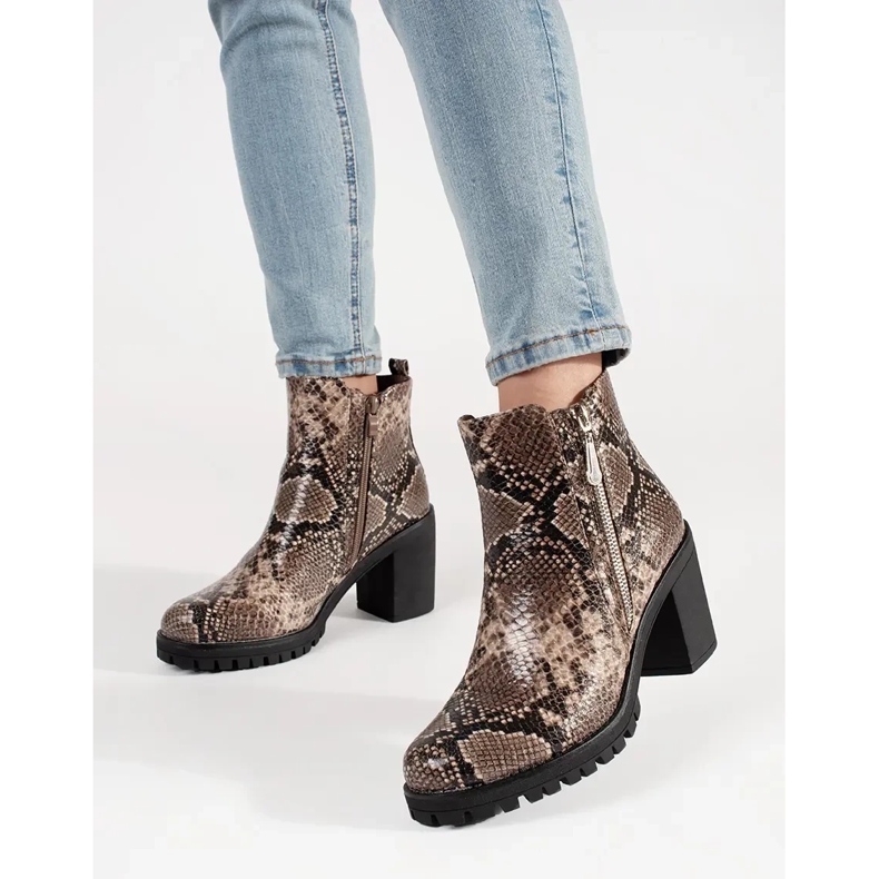 Höga klackar med ett ormmönster brun 2