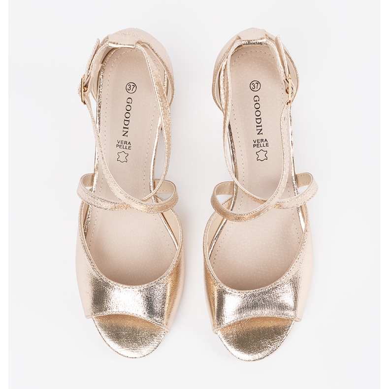 Goodin Guldsandaler på en låg stolpe gyllene 2