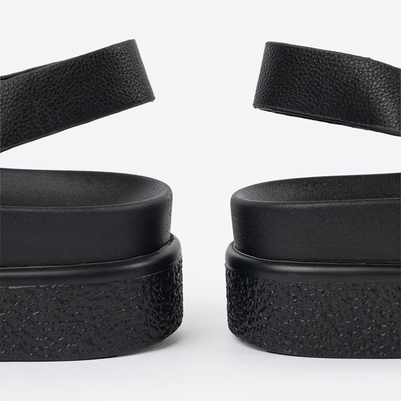 Goodin Svarta eleganta sandaler på plattformen 1