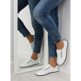 Vita damsneakers L-6 Svarta 2