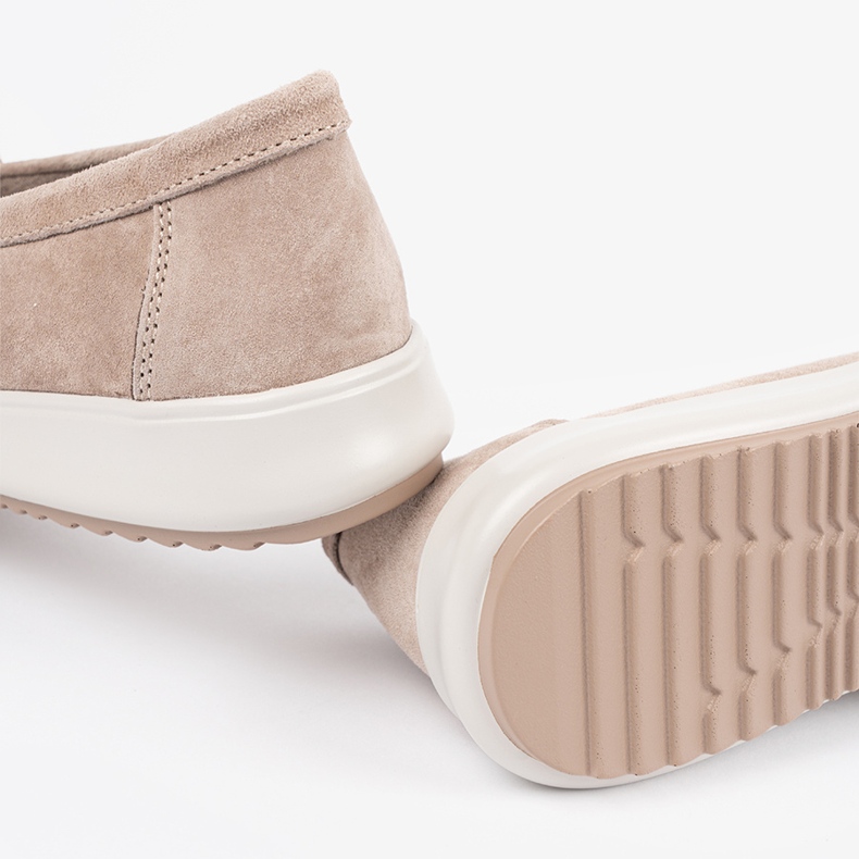 Goodin Beige loafers tillverkade av naturläder 1