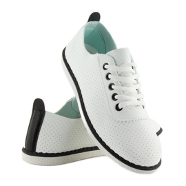 Vita damsneakers L-6 Svarta 1