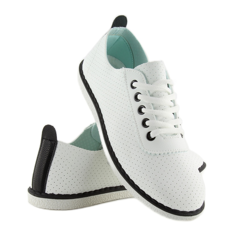 Vita damsneakers L-6 Svarta 1